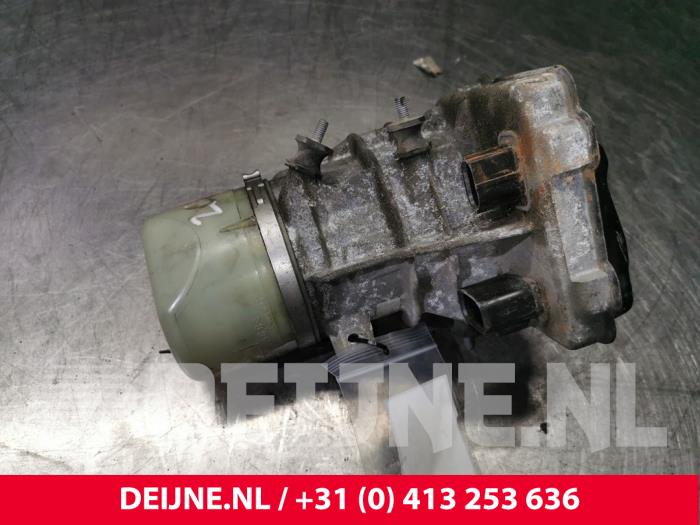 Usagé Pompe de direction Volvo V60 I (FW/GW) 2.4 D6 20V AWD Twin Engine Plug-in Hybrid Prix € 135,00 Règlement à la marge proposé par van Deijne Onderdelen Uden B.V.