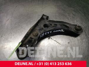 Usagé Bras de suspension bas avant droit Peugeot 108 1.0 12V VVT-i Prix € 45,00 Règlement à la marge proposé par van Deijne Onderdelen Uden B.V.
