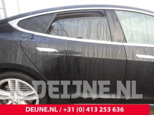 Gebrauchte Zusätzliches Fenster 4-türig rechts hinten Tesla Model S 85 Preis € 60,50 Mit Mehrwertsteuer angeboten von van Deijne Onderdelen Uden B.V.