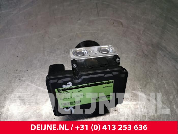 Usagé Bloc ABS Volvo V40 (MV) 2.0 T5 16V Prix € 40,00 Règlement à la marge proposé par van Deijne Onderdelen Uden B.V.