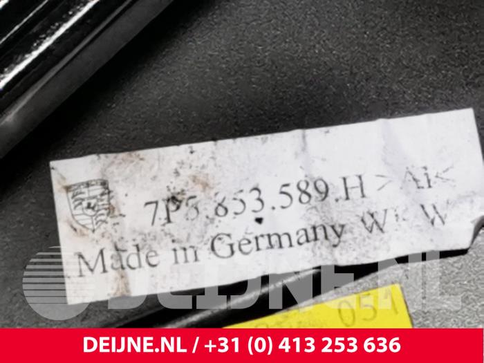 Embellecedor de puerta de un Porsche Cayenne II (92A) 3.0 D V6 24V 2013