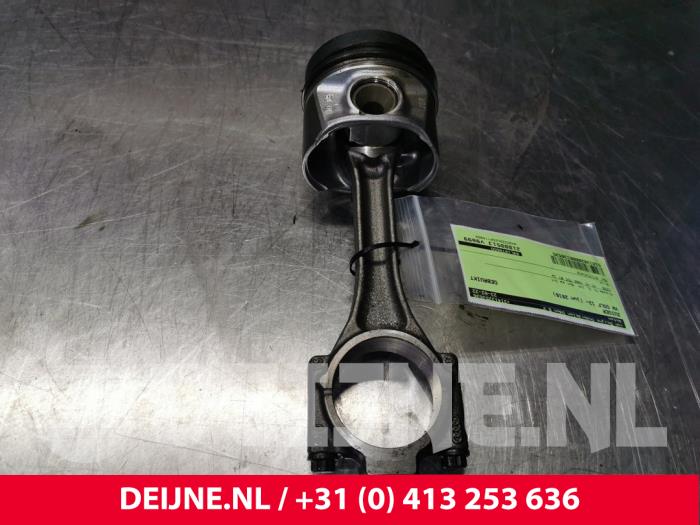 Usados Pistón Volkswagen Golf VII (AUA) 1.6 TDI BlueMotion 16V Precio € 150,00 Norma de margen ofrecido por van Deijne Onderdelen Uden B.V.