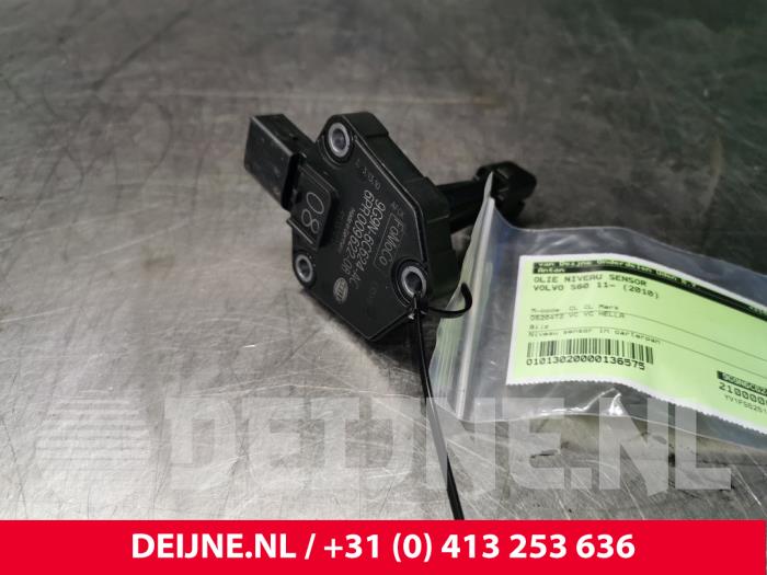 Begagnade Oljenivåsensor Volvo S60 II (FS) 2.0 D3 20V Pris € 50,00 Marginaltabell erbjuds av van Deijne Onderdelen Uden B.V.
