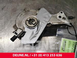 Used Vacuum pump (diesel) Volkswagen Passat Variant (3C5) 2.0 TDI 140 Price € 50,00 Margin scheme offered by van Deijne Onderdelen Uden B.V.