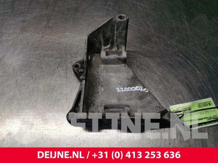 Usagé Support dynamo bas Volkswagen Transporter T5 2.5 TDi 4Motion Prix € 42,35 Prix TTC proposé par van Deijne Onderdelen Uden B.V.