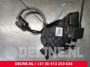 Gebrauchte Türschlossmechanik 4-türig links hinten Volvo V70 (BW) 2.0 D4 20V Preis auf Anfrage angeboten von van Deijne Onderdelen Uden B.V.
