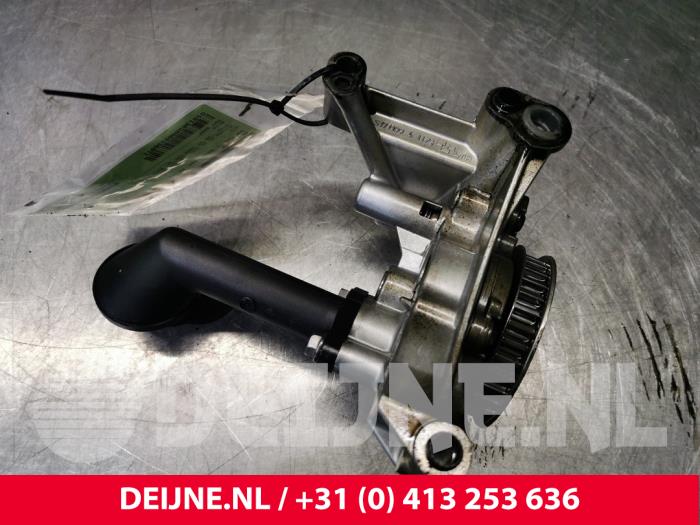 Używane Pompa oleju Volkswagen Caddy III (2KA,2KH,2CA,2CH) 1.6 TDI 16V Cena € 72,60 Z VAT oferowane przez van Deijne Onderdelen Uden B.V.