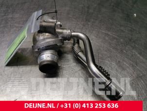 Usagé Boîtier thermostat Volvo XC60 I (DZ) 2.4 D3 20V Prix € 90,00 Règlement à la marge proposé par van Deijne Onderdelen Uden B.V.