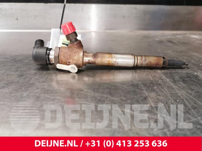 Injector (diesel) from a Renault Kangoo Express (FW) 1.5 dCi 110 2010