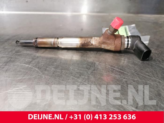 Injector (diesel) from a Renault Kangoo Express (FW) 1.5 dCi 110 2010