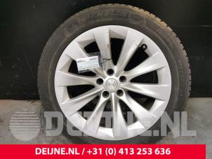 Used Wheel Tesla Model X 100D Price € 423,50 Inclusive VAT offered by van Deijne Onderdelen Uden B.V.