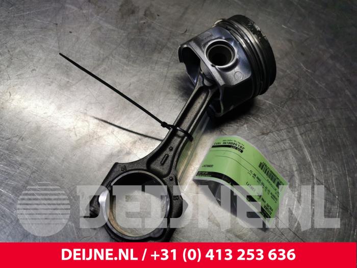 Usagé Piston Volvo V40 (MV) 2.0 D2 16V Prix € 100,00 Règlement à la marge proposé par van Deijne Onderdelen Uden B.V.