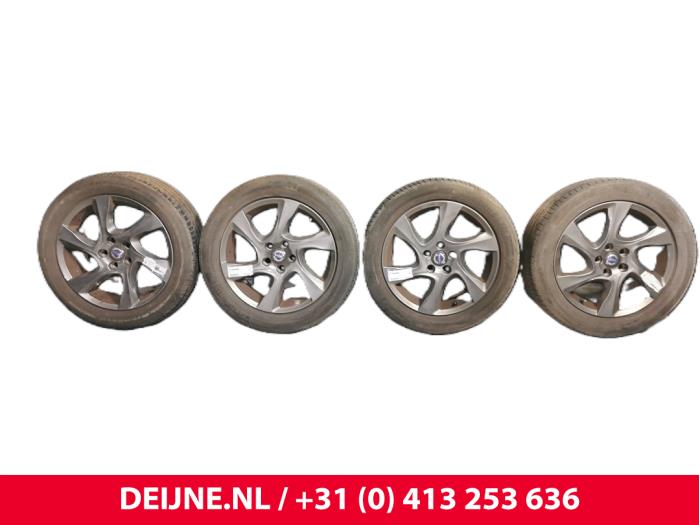 Gebrauchte Felgen Set Volvo V40 Cross Country (MZ) 2.0 D2 16V Preis € 400,00 Margenregelung angeboten von van Deijne Onderdelen Uden B.V.