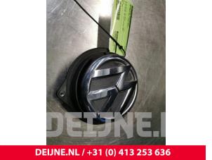 Usados Manija del portón trasero Volkswagen Polo V (6R) 1.2 TDI 12V BlueMotion Precio € 20,00 Norma de margen ofrecido por van Deijne Onderdelen Uden B.V.