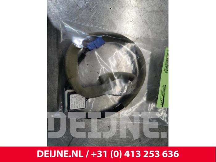 Używane Antena GPS Renault Master III (EV/HV/UV/VA/VB/VD/VF/VG/VJ) 2.3 dCi 130 16V RWD Cena € 24,20 Z VAT oferowane przez van Deijne Onderdelen Uden B.V.