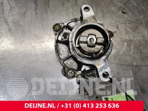 Used Vacuum pump (diesel) Opel Movano (4A1; 4A2; 4B2; 4B3; 4C2; 4C3) 2.5 CDTI 16V DPF Price € 60,50 Inclusive VAT offered by van Deijne Onderdelen Uden B.V.
