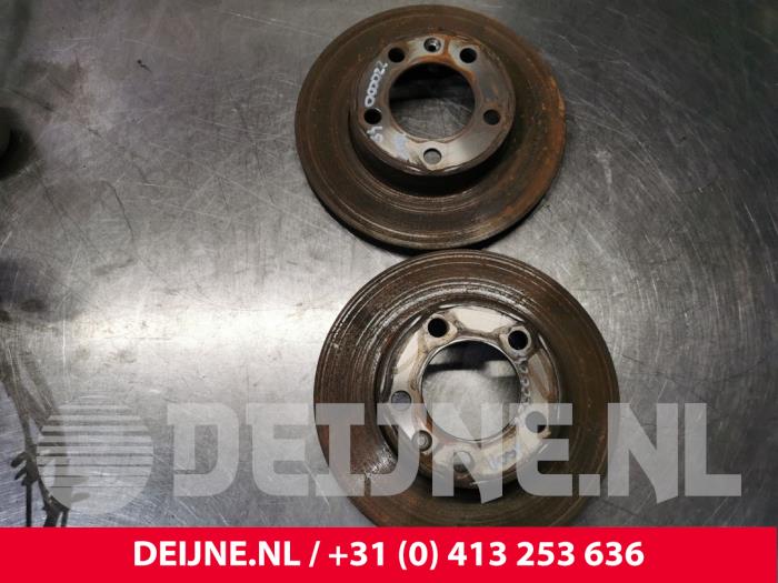 Używane Tarcza hamulcowa przód Renault Master III (EV/HV/UV/VA/VB/VD/VF/VG/VJ) 2.3 dCi 130 16V RWD Cena € 60,50 Z VAT oferowane przez van Deijne Onderdelen Uden B.V.