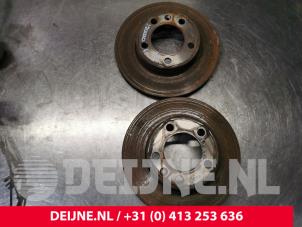 Used Front brake disc Renault Master IV (EV/HV/UV/VA/VB/VD/VF/VG/VJ) 2.3 dCi 130 16V RWD Price on request offered by van Deijne Onderdelen Uden B.V.