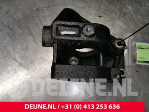 Używane Wspornik (rózne) Renault Trafic Cena € 36,30 Z VAT oferowane przez van Deijne Onderdelen Uden B.V.