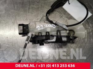 Used Door lock mechanism 2-door, left Peugeot Expert (VA/VB/VE/VF/VY) 1.6 Blue HDi 95 16V Price € 60,50 Inclusive VAT offered by van Deijne Onderdelen Uden B.V.