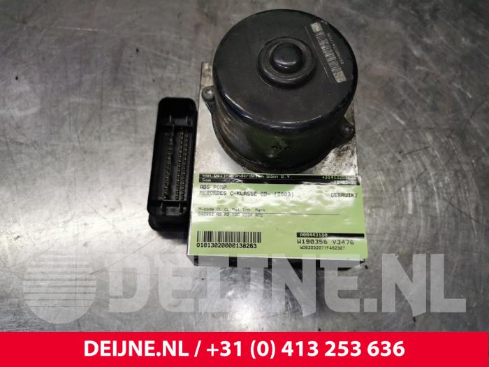 Używane Pompa ABS Mercedes C Combi (S203) 2.2 C-200 CDI 16V Cena € 200,00 Procedura marży oferowane przez van Deijne Onderdelen Uden B.V.