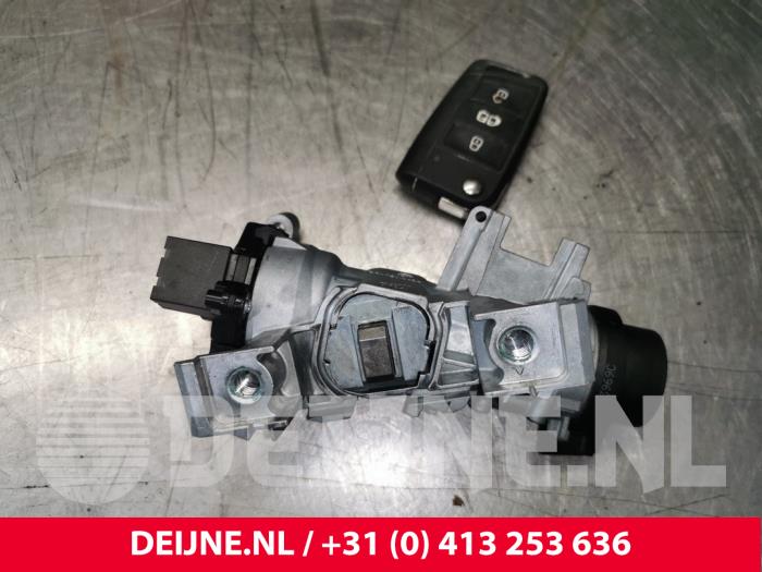 Serrure de contact + clé d'un Volkswagen Transporter T6 2.0 TDI 150 2020