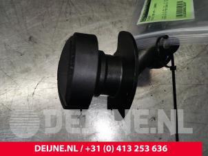 Used Oil cap Volvo V70 (BW) 2.4 D5 20V Price € 10,00 Margin scheme offered by van Deijne Onderdelen Uden B.V.
