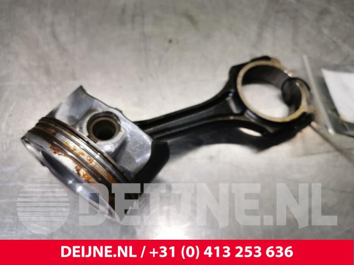 Usados Pistón Mercedes C Estate (S205) C-350 e 2.0 16V Precio € 100,00 Norma de margen ofrecido por van Deijne Onderdelen Uden B.V.