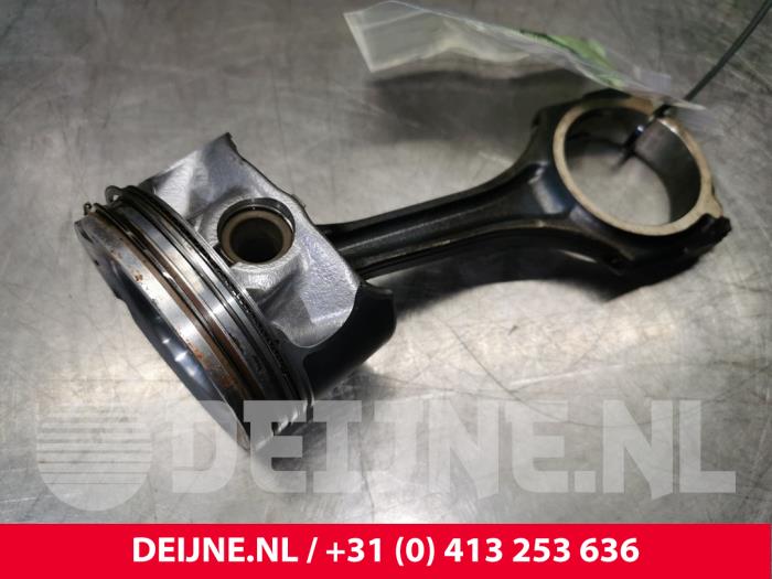Usados Pistón Mercedes C Estate (S205) C-350 e 2.0 16V Precio € 100,00 Norma de margen ofrecido por van Deijne Onderdelen Uden B.V.