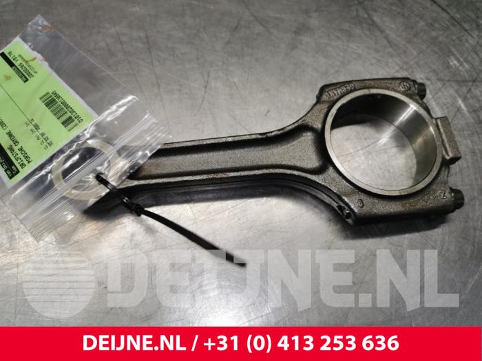 Usagé Bielle Porsche Cayenne (9PA) 4.5 S V8 32V Prix € 80,00 Règlement à la marge proposé par van Deijne Onderdelen Uden B.V.