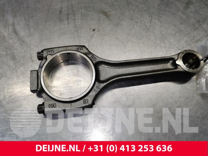 Usagé Bielle Porsche Cayenne (9PA) 4.5 S V8 32V Prix € 80,00 Règlement à la marge proposé par van Deijne Onderdelen Uden B.V.