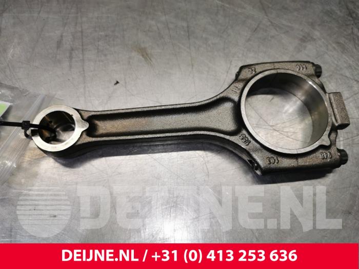 Usagé Bielle Porsche Cayenne (9PA) 4.5 S V8 32V Prix € 80,00 Règlement à la marge proposé par van Deijne Onderdelen Uden B.V.