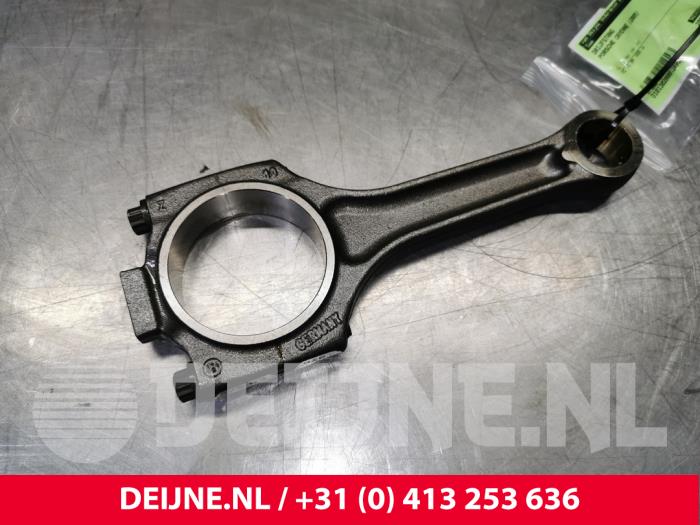 Usagé Bielle Porsche Cayenne (9PA) 4.5 S V8 32V Prix € 80,00 Règlement à la marge proposé par van Deijne Onderdelen Uden B.V.