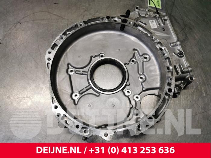 Usagé Couvercle de distribution Mercedes Vito Prix € 90,75 Prix TTC proposé par van Deijne Onderdelen Uden B.V.