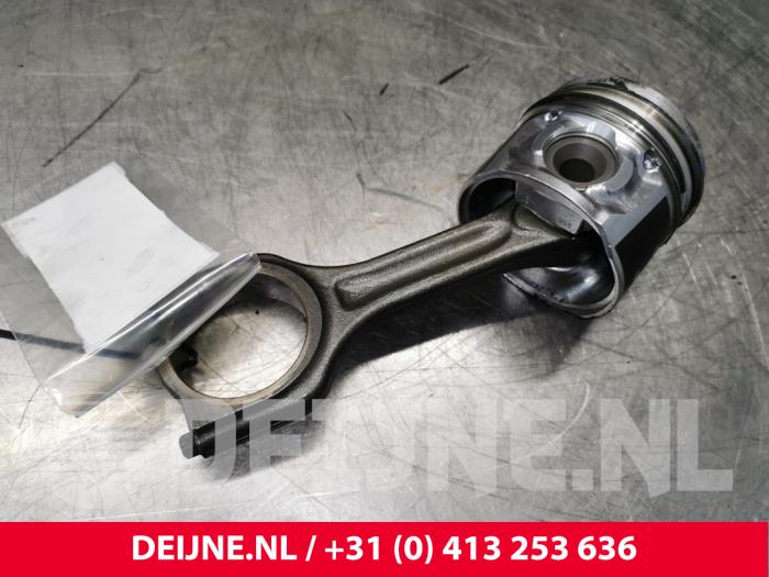 Usagé Bielle Volvo V40 (MV) 1.6 D2 Prix € 120,00 Règlement à la marge proposé par van Deijne Onderdelen Uden B.V.