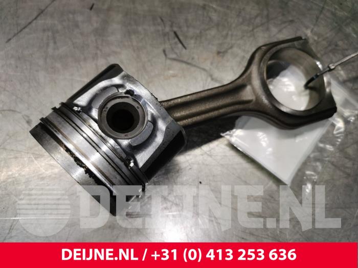 Usagé Bielle Volvo V40 (MV) 1.6 D2 Prix € 120,00 Règlement à la marge proposé par van Deijne Onderdelen Uden B.V.