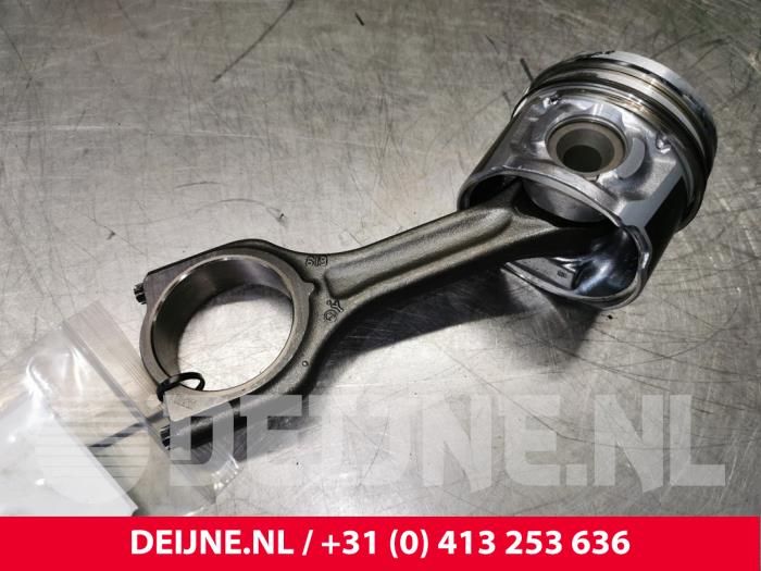Usagé Bielle Volvo V40 (MV) 1.6 D2 Prix € 120,00 Règlement à la marge proposé par van Deijne Onderdelen Uden B.V.