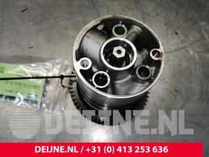 Used Oil pump Mercedes Vito Price € 108,90 Inclusive VAT offered by van Deijne Onderdelen Uden B.V.