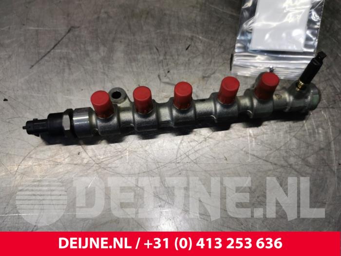 Usagé Système d'injection Opel Vivaro 2.5 DTI 16V Prix € 48,40 Prix TTC proposé par van Deijne Onderdelen Uden B.V.