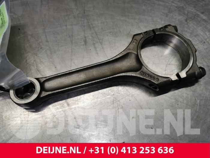 Begagnade Vevstake Porsche Cayenne (9PA) 3.2 V6 24V Pris € 90,00 Marginaltabell erbjuds av van Deijne Onderdelen Uden B.V.