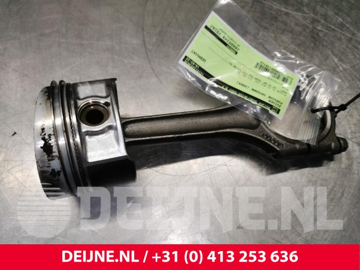 Usados Pistón Porsche Cayenne (9PA) 3.2 V6 24V Precio € 120,00 Norma de margen ofrecido por van Deijne Onderdelen Uden B.V.