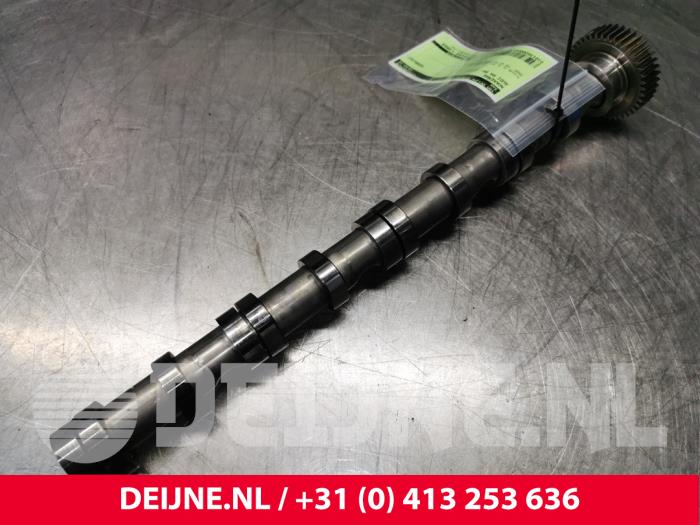 Usagé Arbre à cames Audi A4 Avant (B8) 2.0 TDI 16V Prix € 100,00 Règlement à la marge proposé par van Deijne Onderdelen Uden B.V.