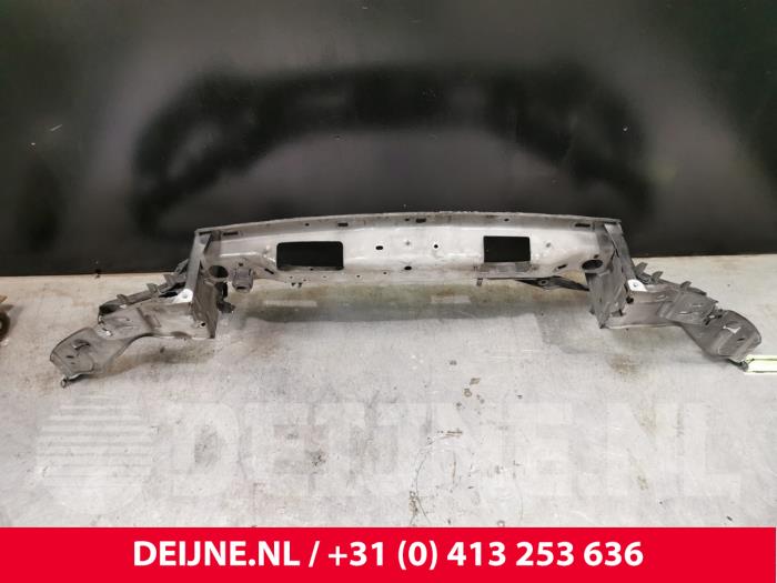 Używane Panel przedni Volvo C70 (MC) 2.4 D5 20V Cena € 100,00 Procedura marży oferowane przez van Deijne Onderdelen Uden B.V.