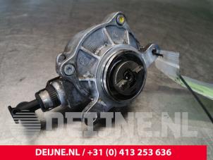 Używane Pompa prózniowa (Diesel) Opel Vivaro 2.5 CDTI DPF Cena € 60,50 Z VAT oferowane przez van Deijne Onderdelen Uden B.V.