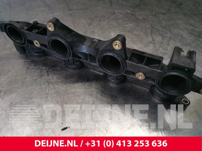 Gebrauchte Ansaugbrugge Renault Master II (ED/HD/UD) 2.5 dCi 16V 100 Preis € 42,35 Mit Mehrwertsteuer angeboten von van Deijne Onderdelen Uden B.V.