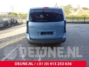 Used Rear wiper motor Hyundai H-300 2.5 CRDi Price € 84,70 Inclusive VAT offered by van Deijne Onderdelen Uden B.V.