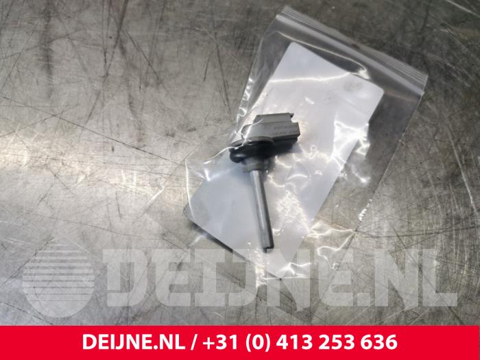Begagnade Innetemperatursensor Volvo XC90 Pris € 30,00 Marginaltabell erbjuds av van Deijne Onderdelen Uden B.V.