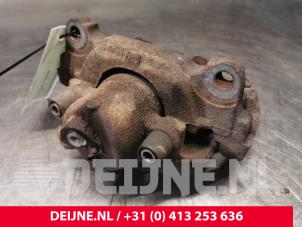 Used Front brake calliper, right Volkswagen Caddy III (2KA,2KH,2CA,2CH) 2.0 TDI 16V Price on request offered by van Deijne Onderdelen Uden B.V.