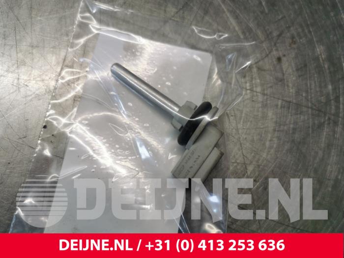 Begagnade Innetemperatursensor Volvo XC90 Pris € 30,00 Marginaltabell erbjuds av van Deijne Onderdelen Uden B.V.