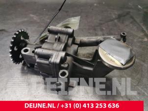 Usados Bomba de aceite Renault Master III (FD/HD) 2.5 dCi 16V Precio € 60,50 IVA incluido ofrecido por van Deijne Onderdelen Uden B.V.